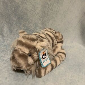 Jellycat Furry Striped Plush Toy
LITTLE SASHA SNOW TIGER 🐅